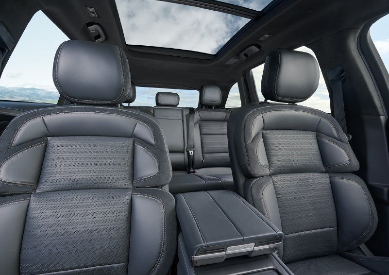 The spacious second row and available panoramic Vista Roof® is shown. | Klaben Lincoln in Kent OH